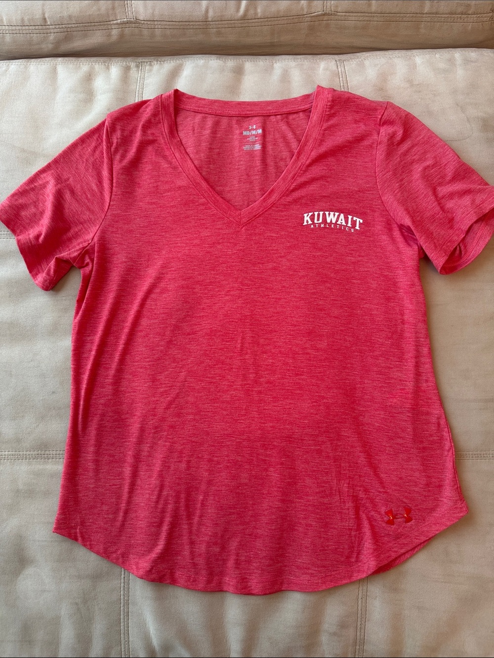 Under Armour Athletics Women's Red V-Neck Performance Tee Size Medium